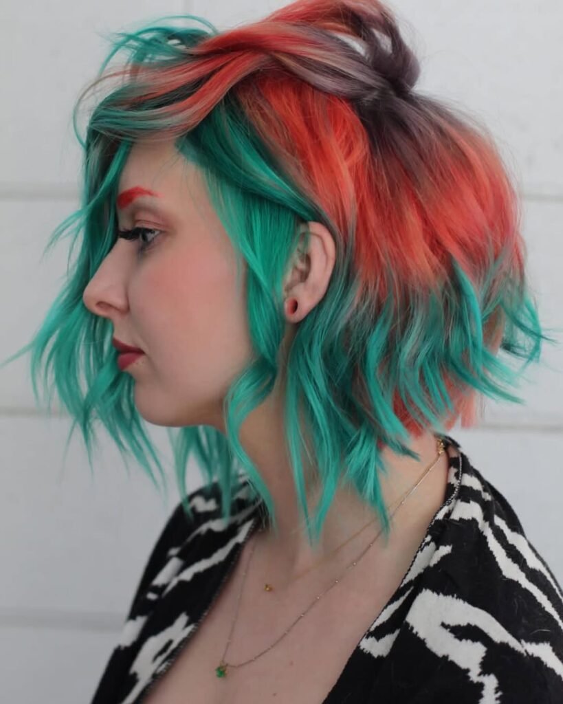 Textured bob in green and coral hues with volume – cute hairstyles for short hair.